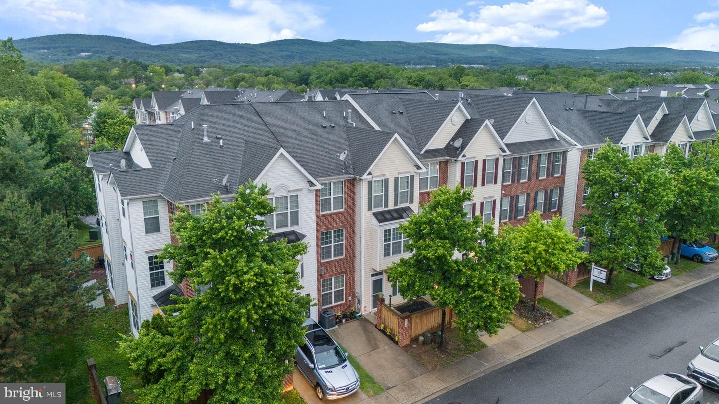 114 Featherstone Place, Frederick