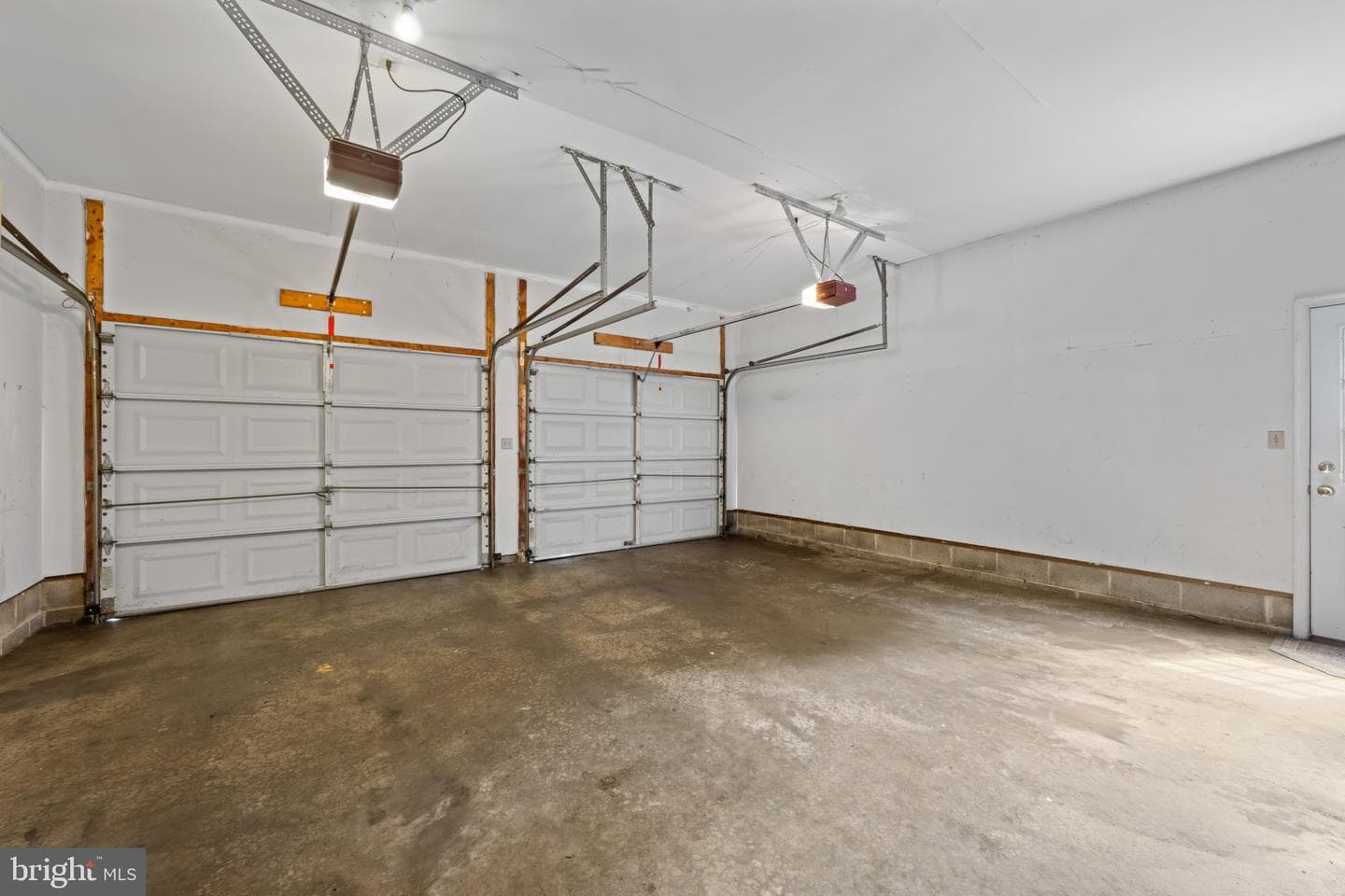 2425 Hunters Chase Court photo 10