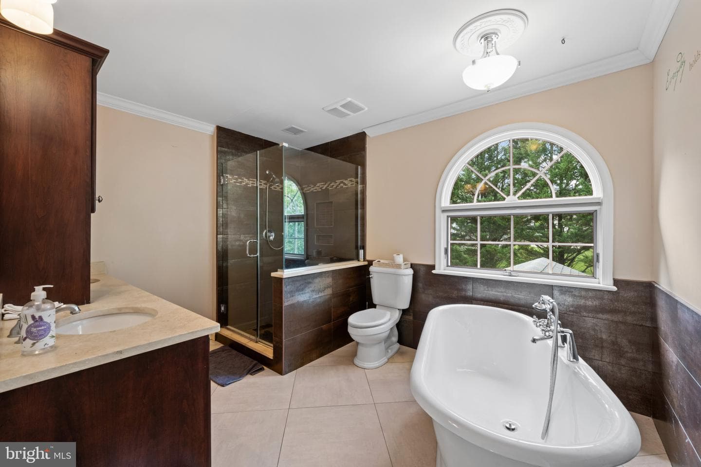 2425 Hunters Chase Court photo 14