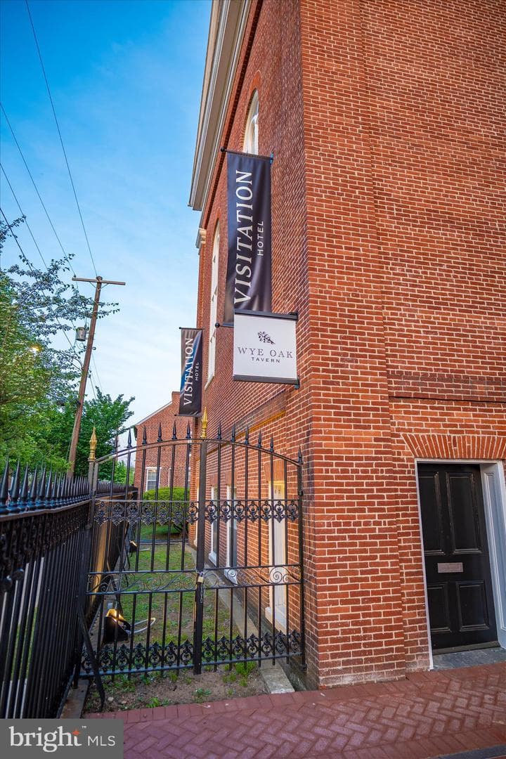 1190 N Market Street photo 119
