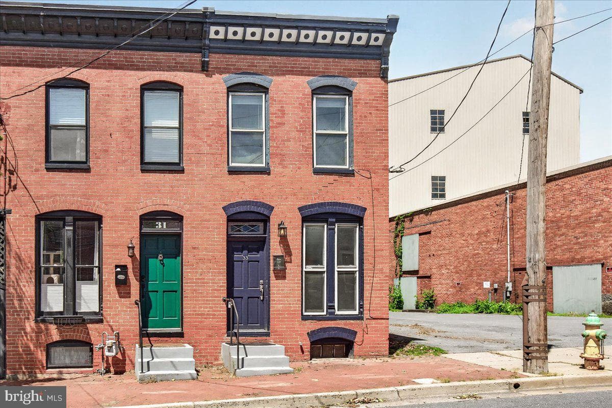33 E South Street photo 2