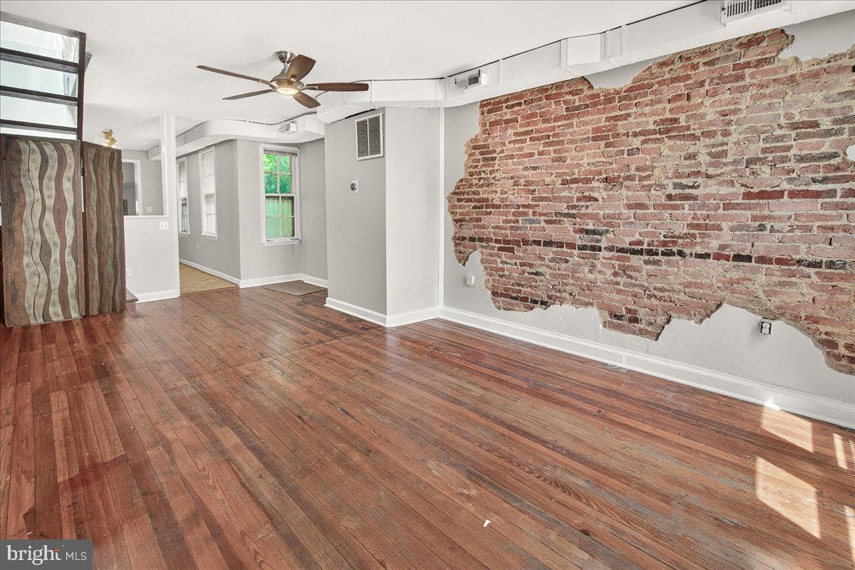 33 E South Street photo 22