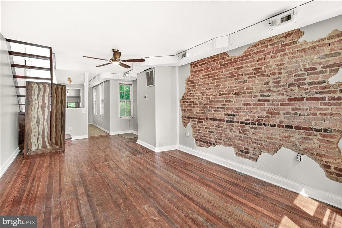 33 E South Street photo 24