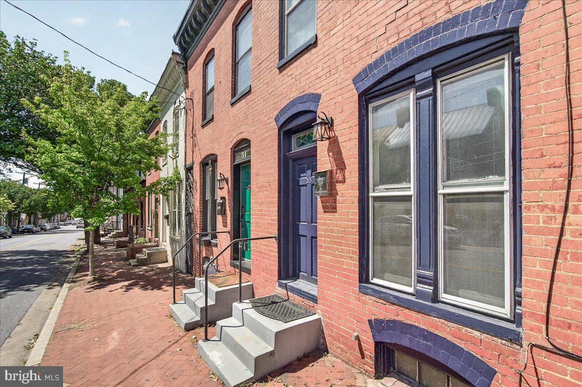 33 E South Street photo 3