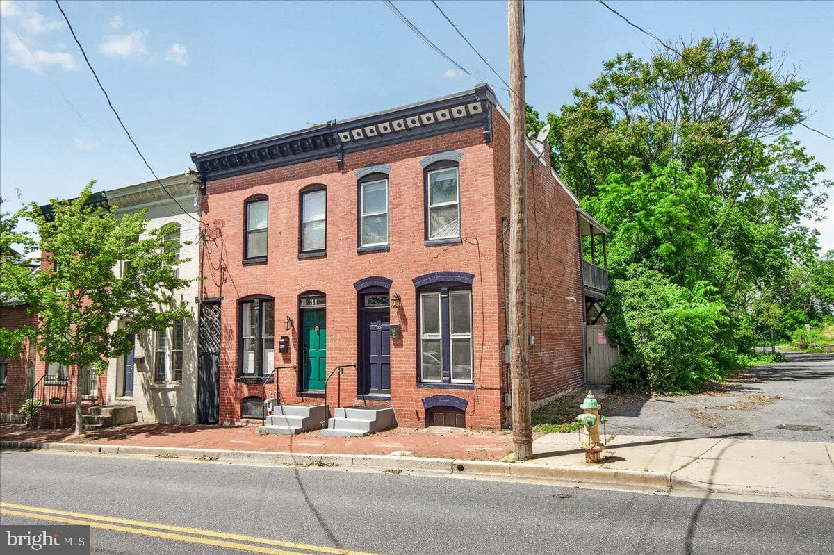 33 E South Street photo 4