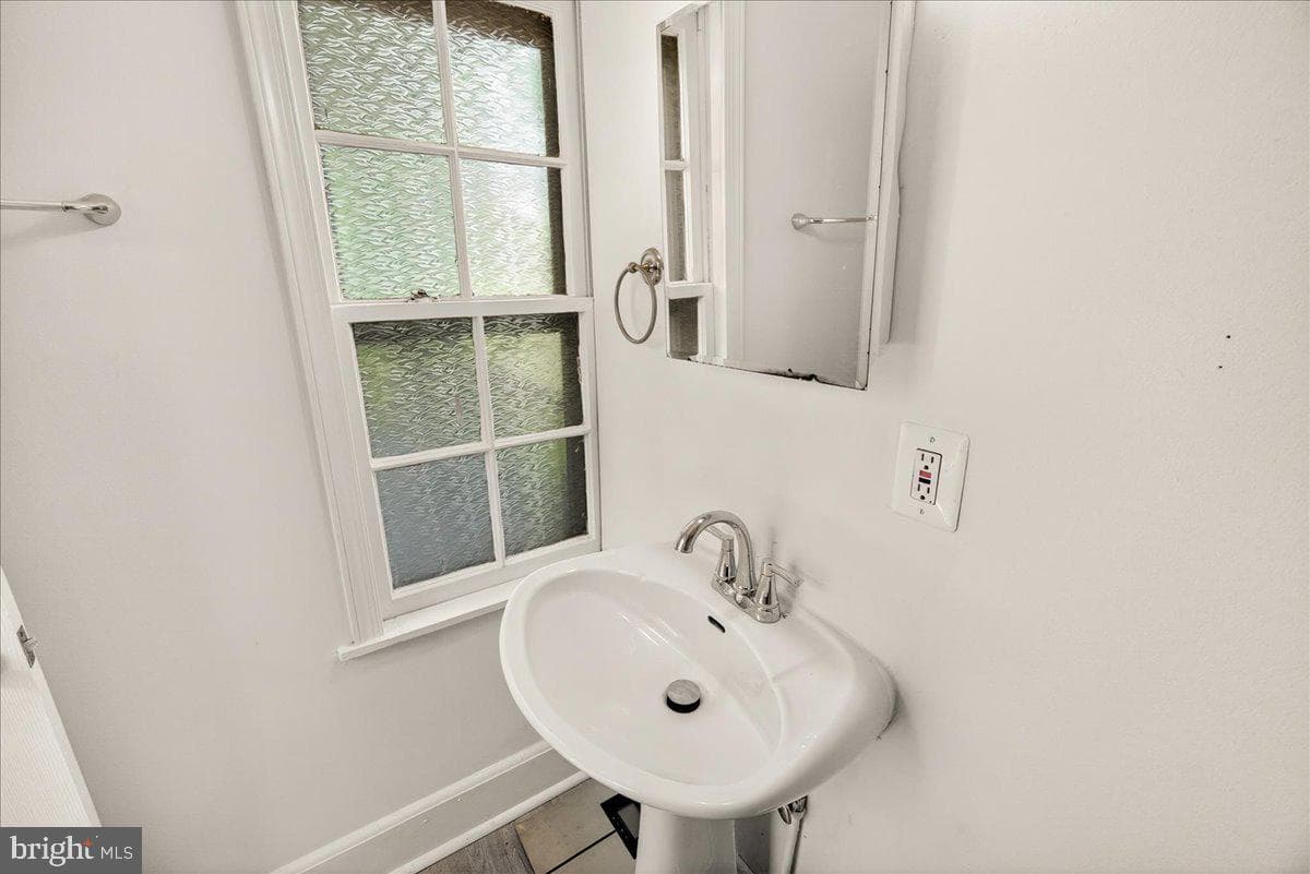 33 E South Street photo 40