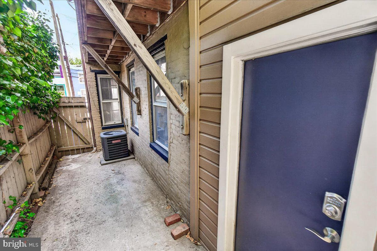 33 E South Street photo 53