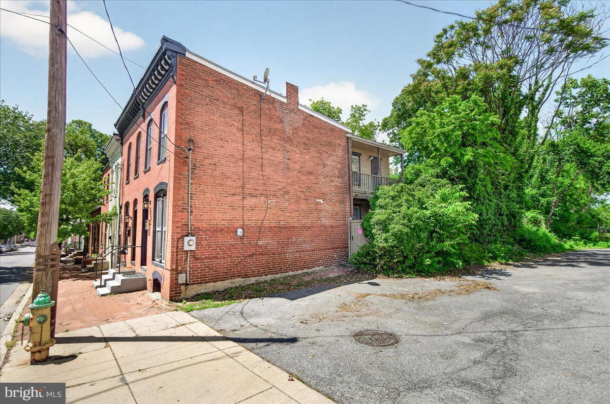 33 E South Street photo 59