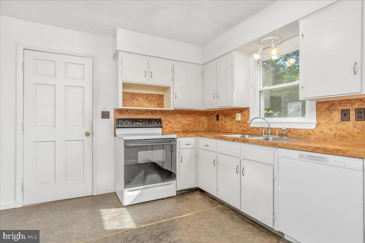 13806 Wolfsville Road photo 12