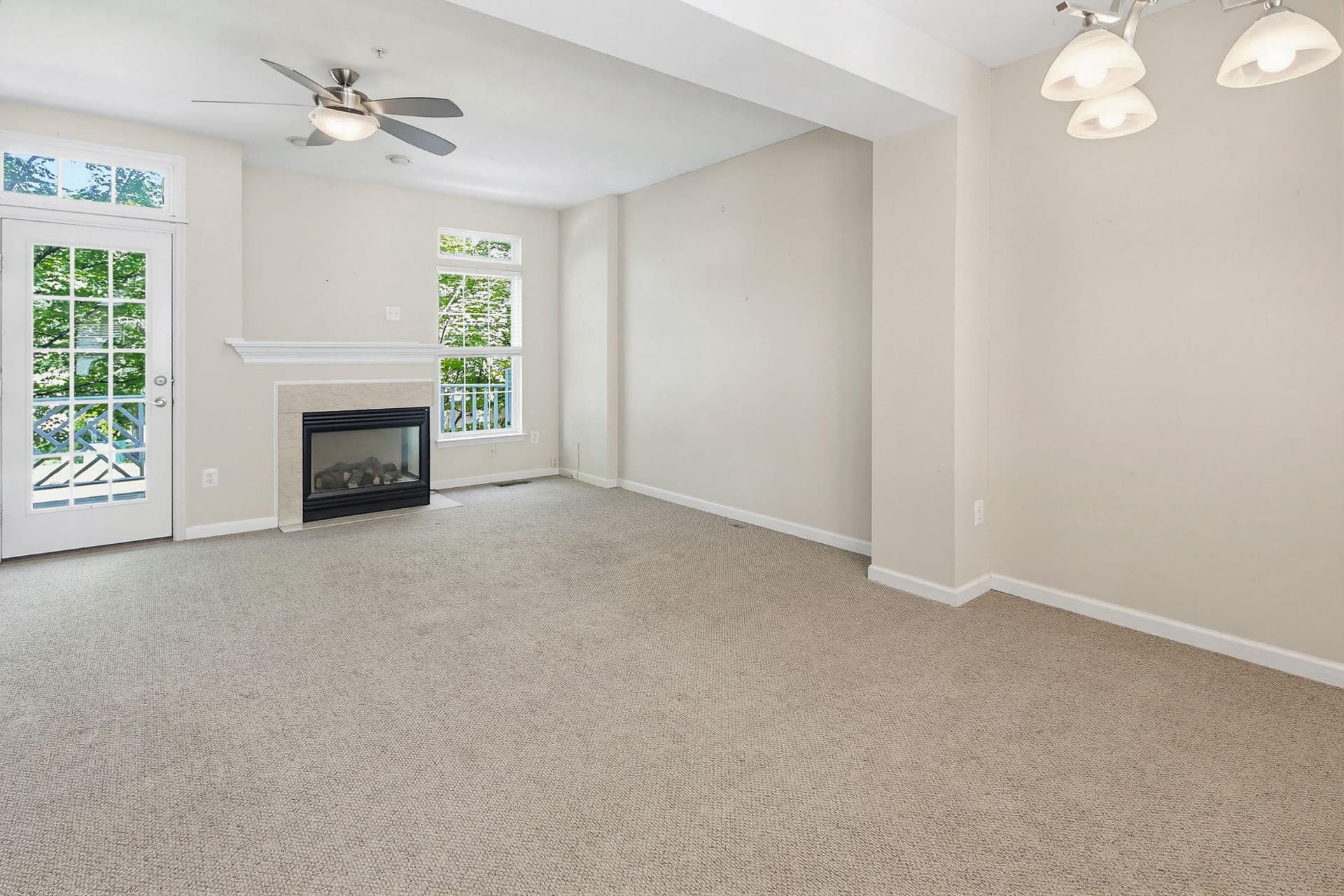 570 Eisenhower Drive photo 10