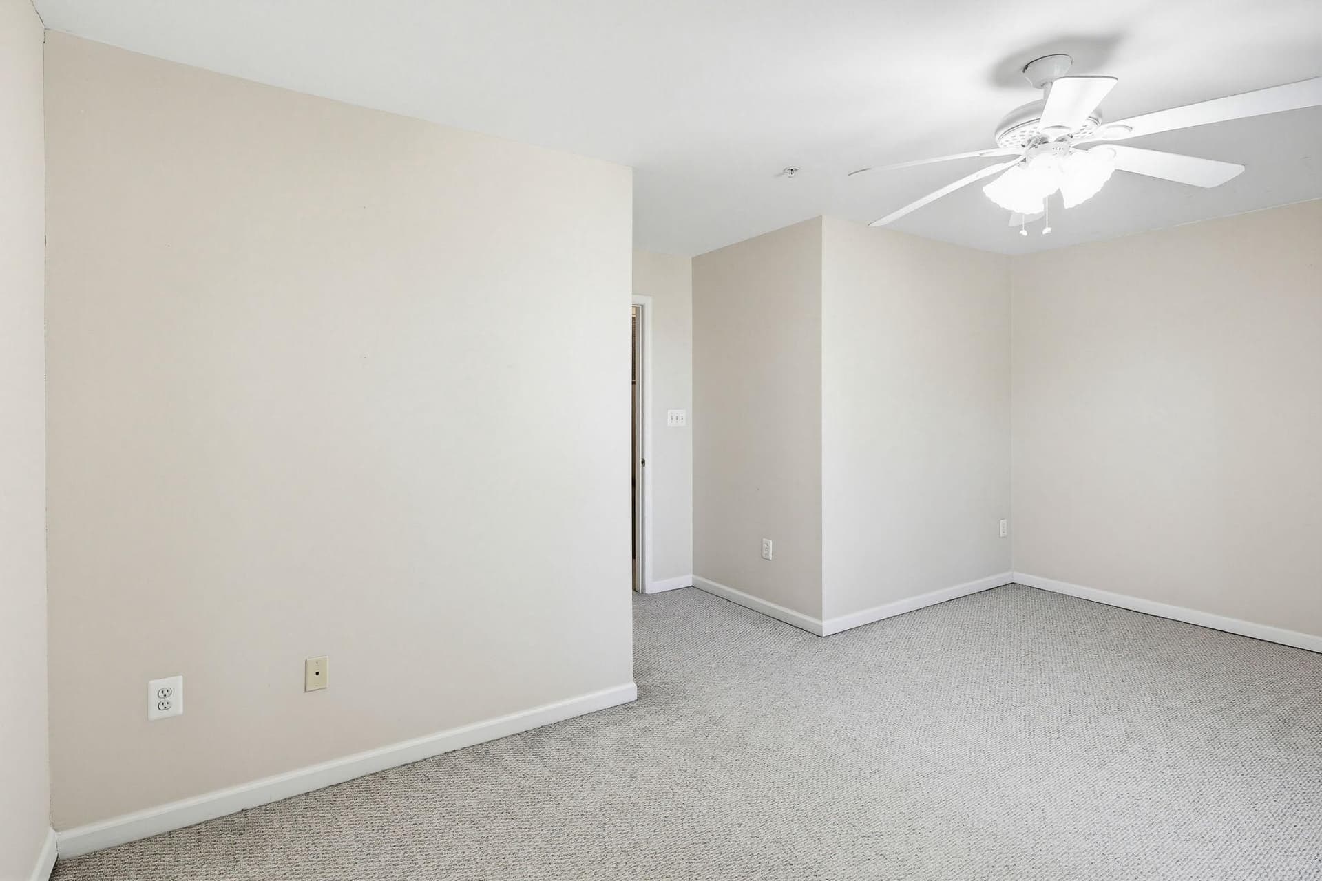 570 Eisenhower Drive photo 22