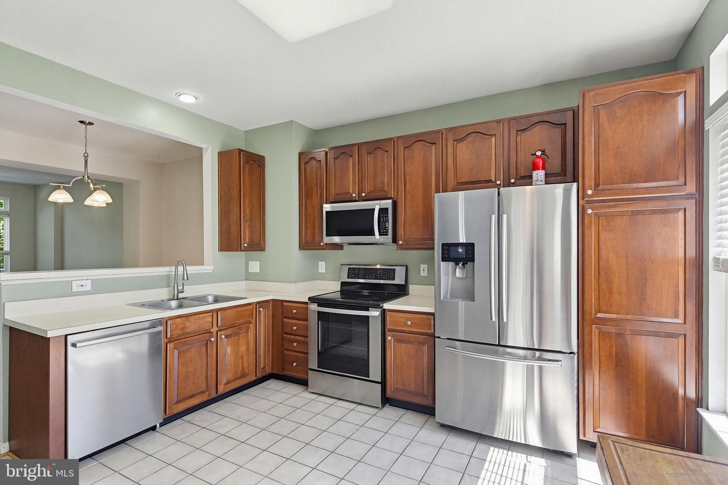 570 Eisenhower Drive photo 5