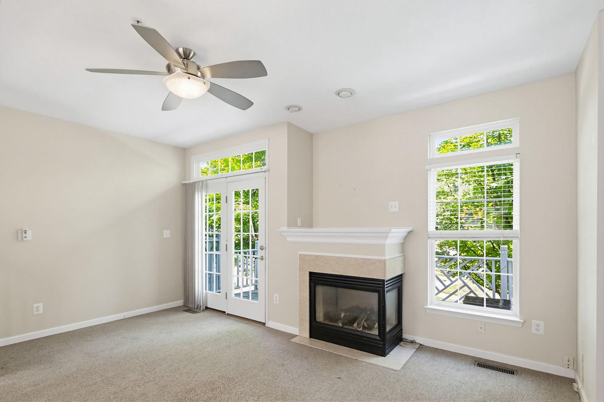 570 Eisenhower Drive photo 9