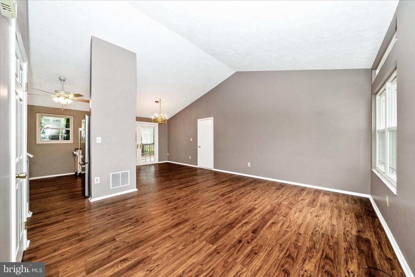 218 Sandstone Drive photo 4