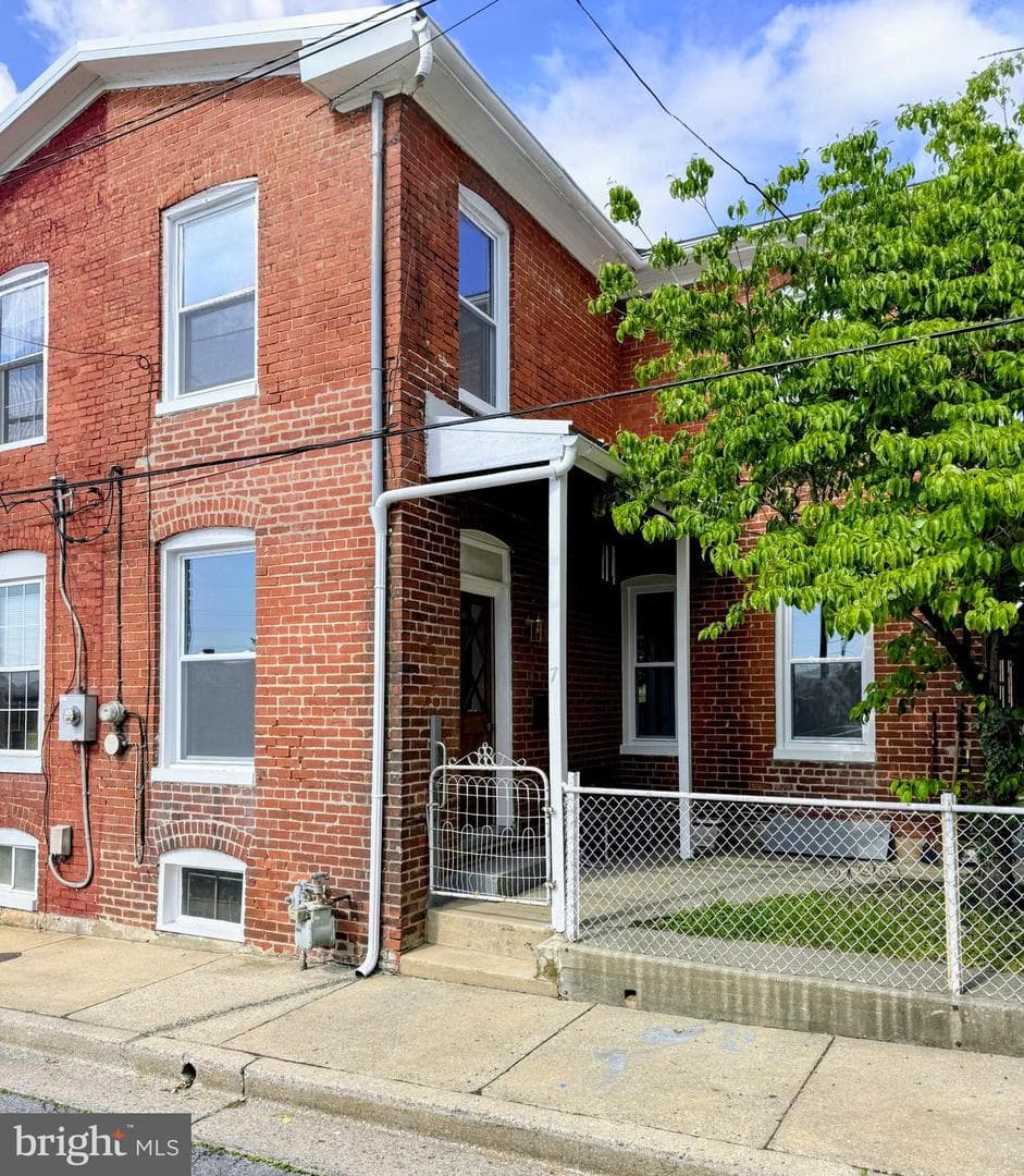 7 N Wisner Street photo 2