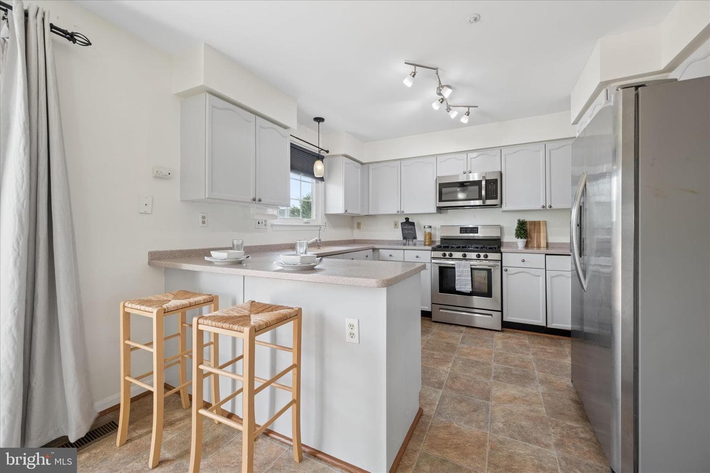 7115 Collinsworth Place photo 4