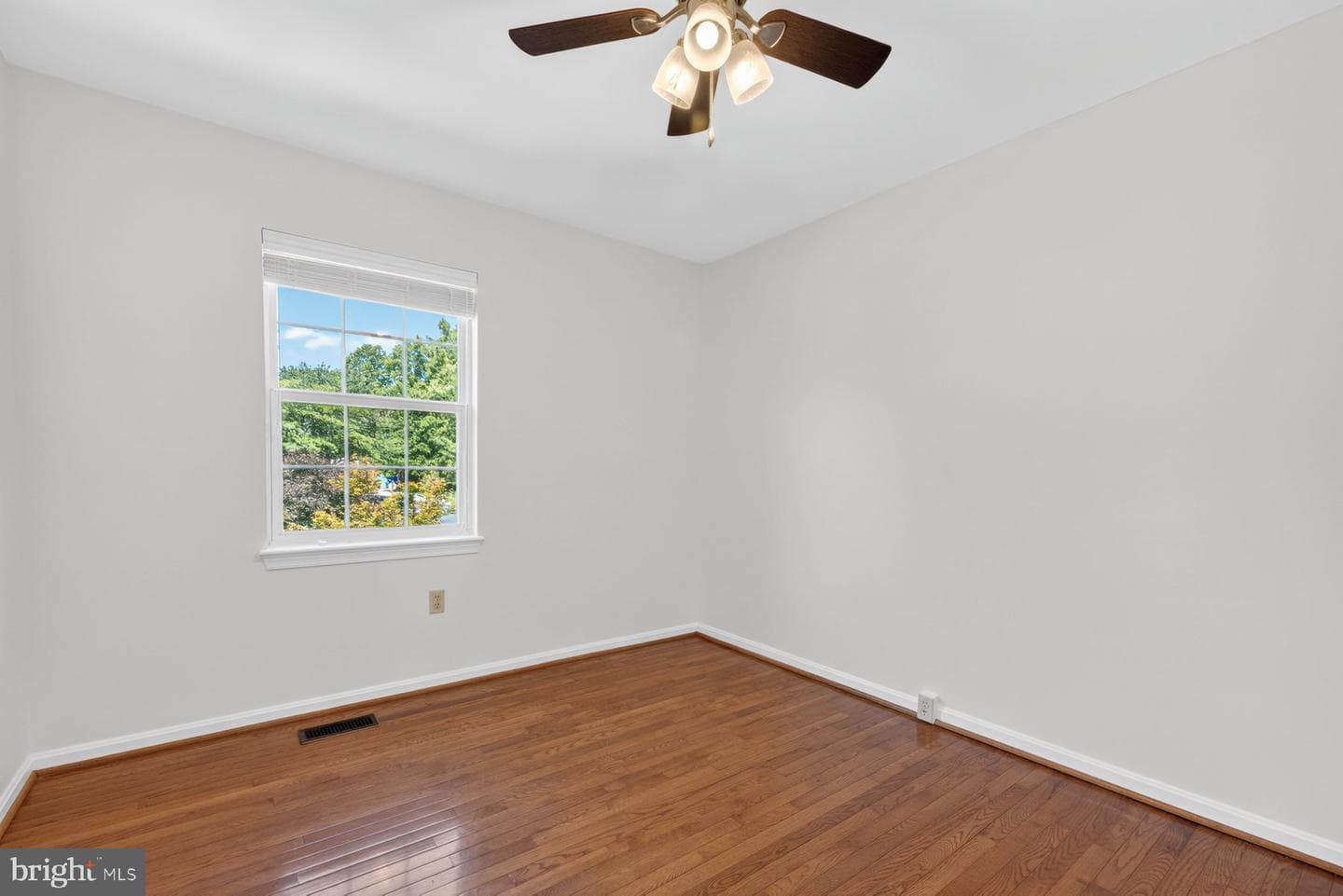 8023 Admiralty Place photo 20