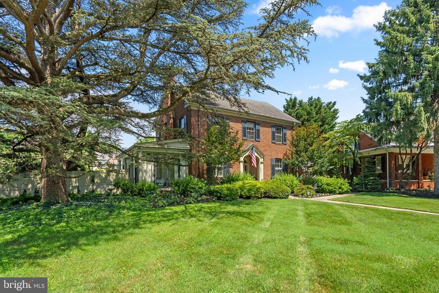 305 College Place photo 3