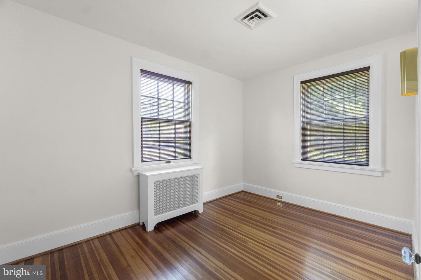 305 College Place photo 37