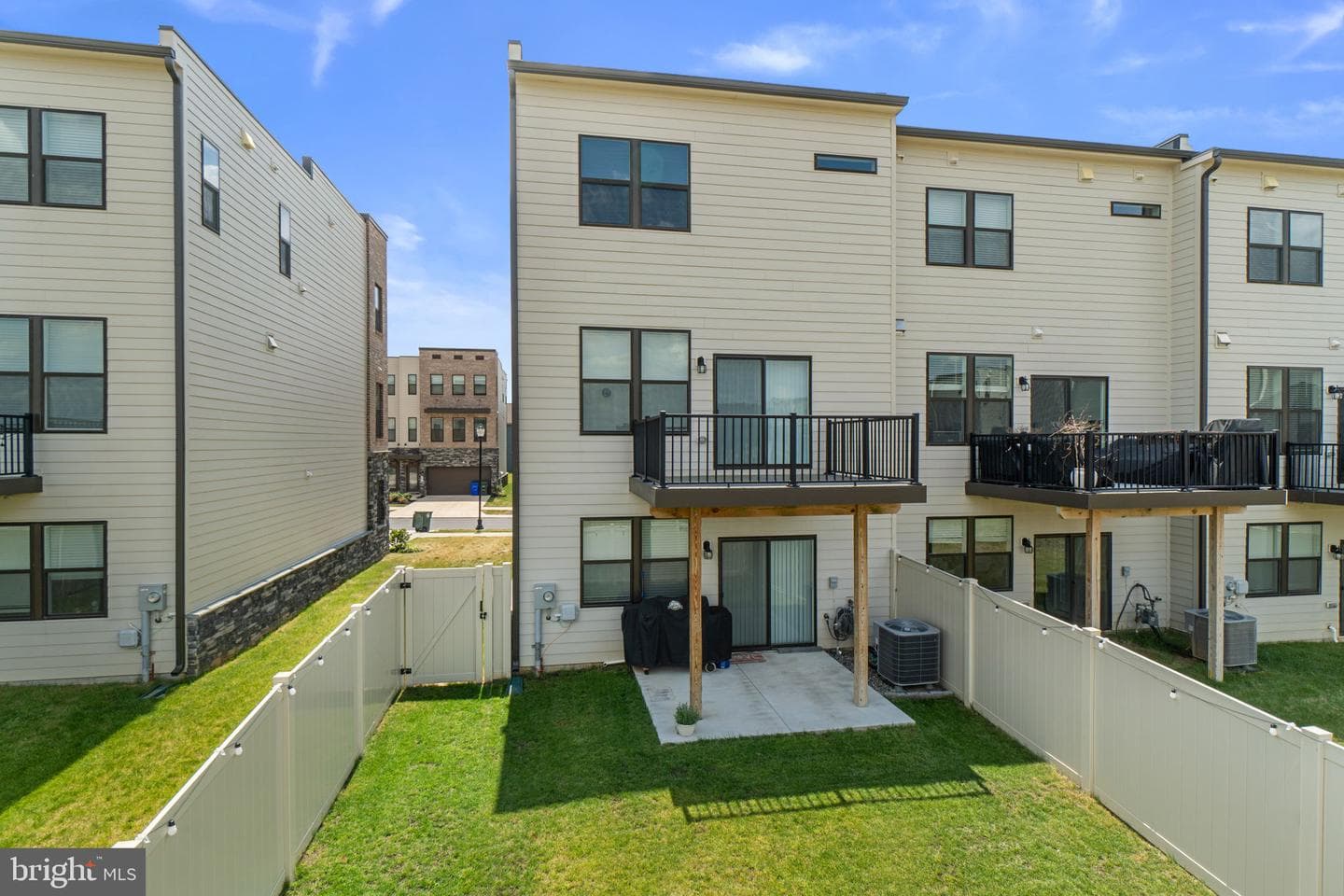 861 Amity Street photo 44