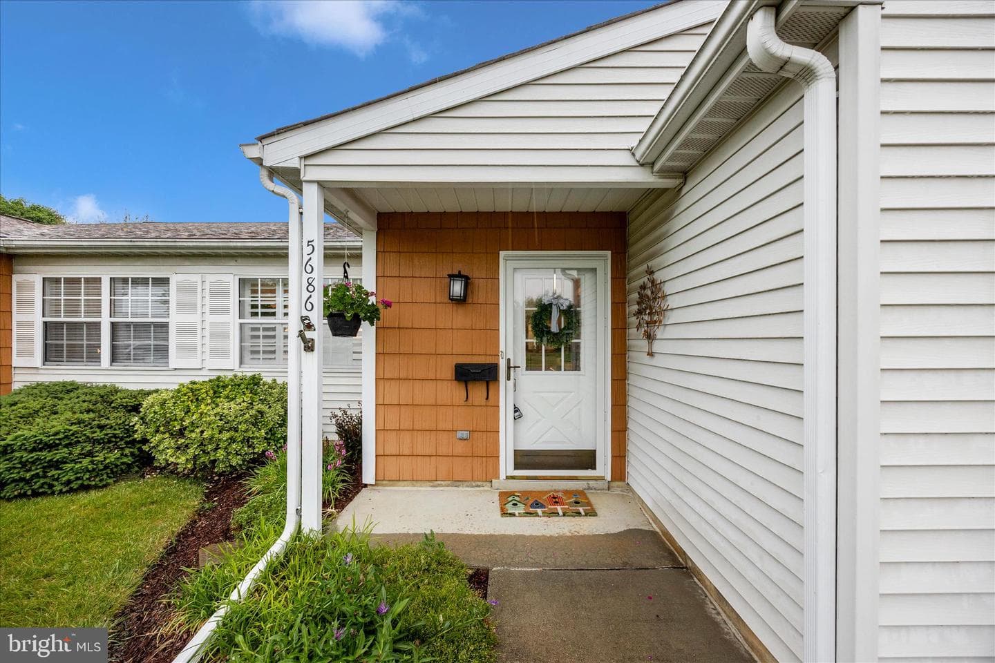 5686 Crabapple Drive photo 2