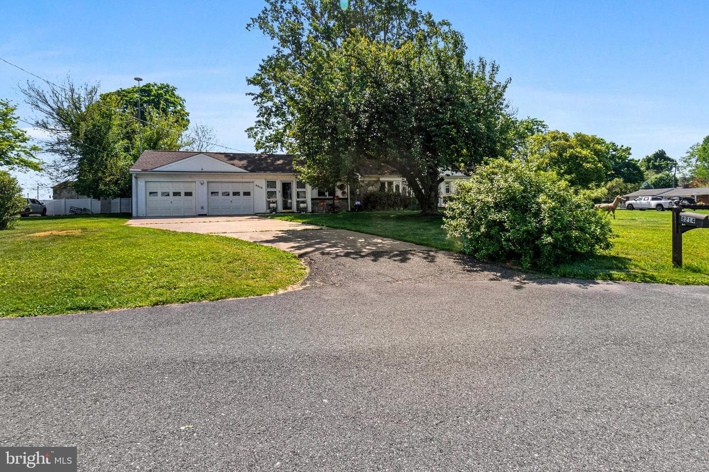 8214 Pembrook Court photo 4