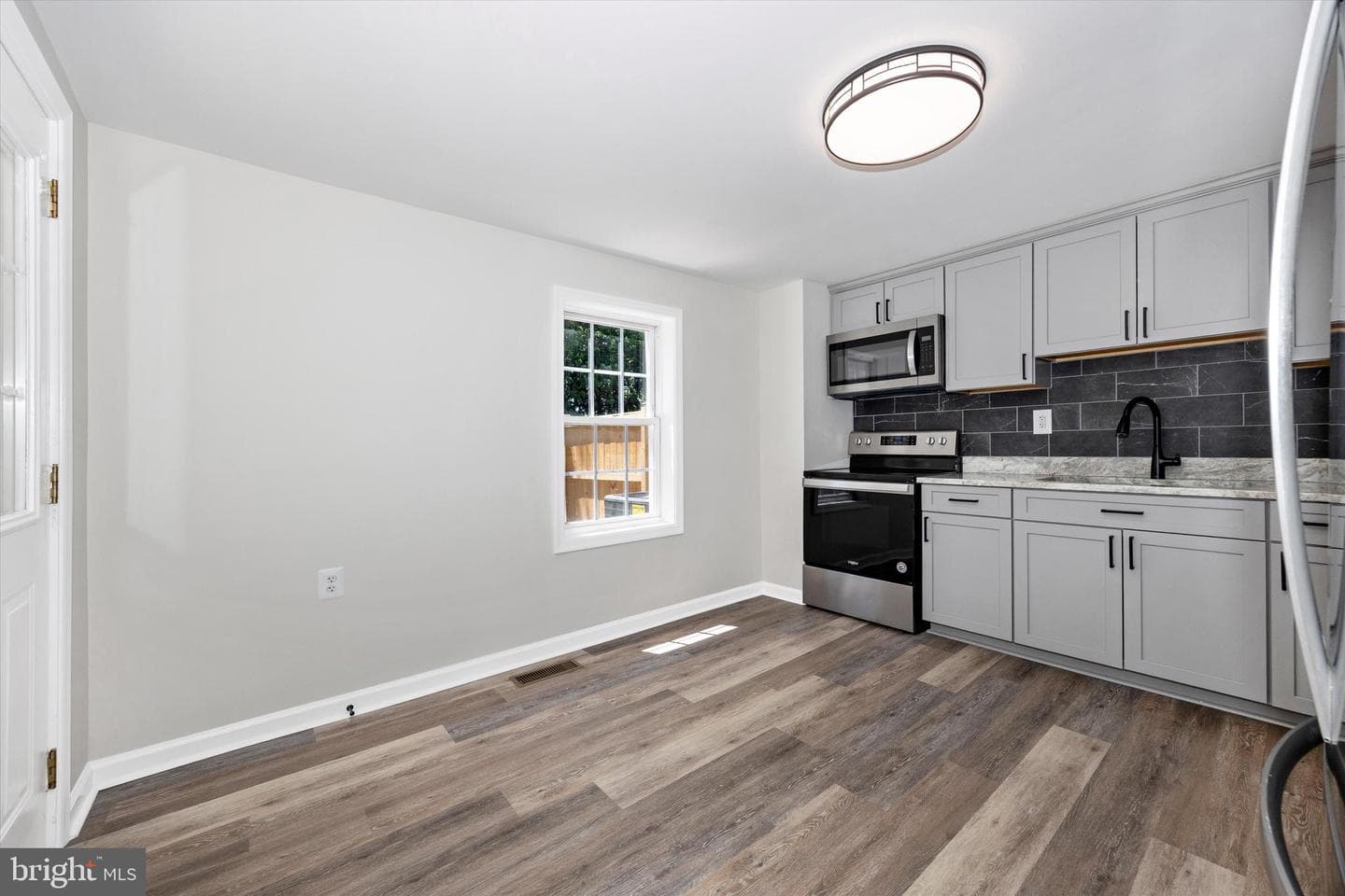 246 E 7th Street photo 10