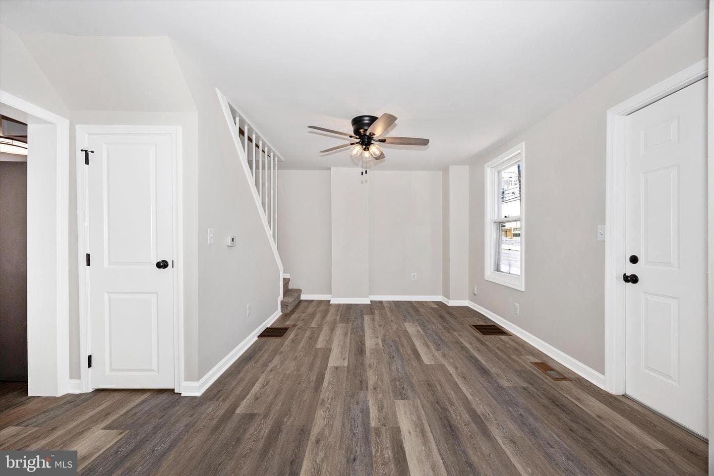 246 E 7th Street photo 3