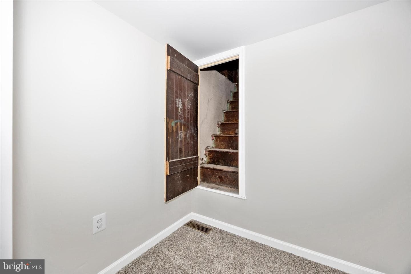 246 E 7th Street photo 40