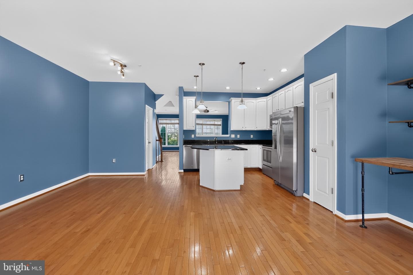 2595 Emerson Drive photo 9