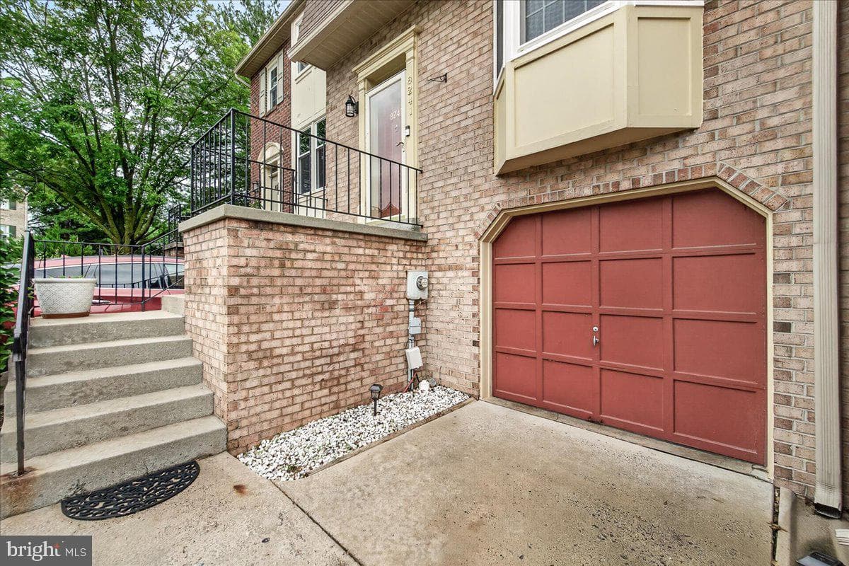 8241 Waterside Court photo 3