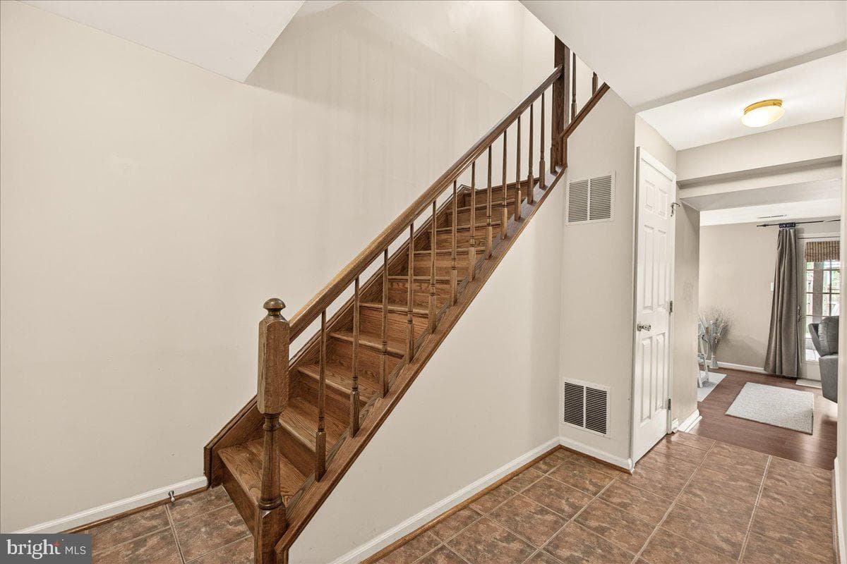 8241 Waterside Court photo 32