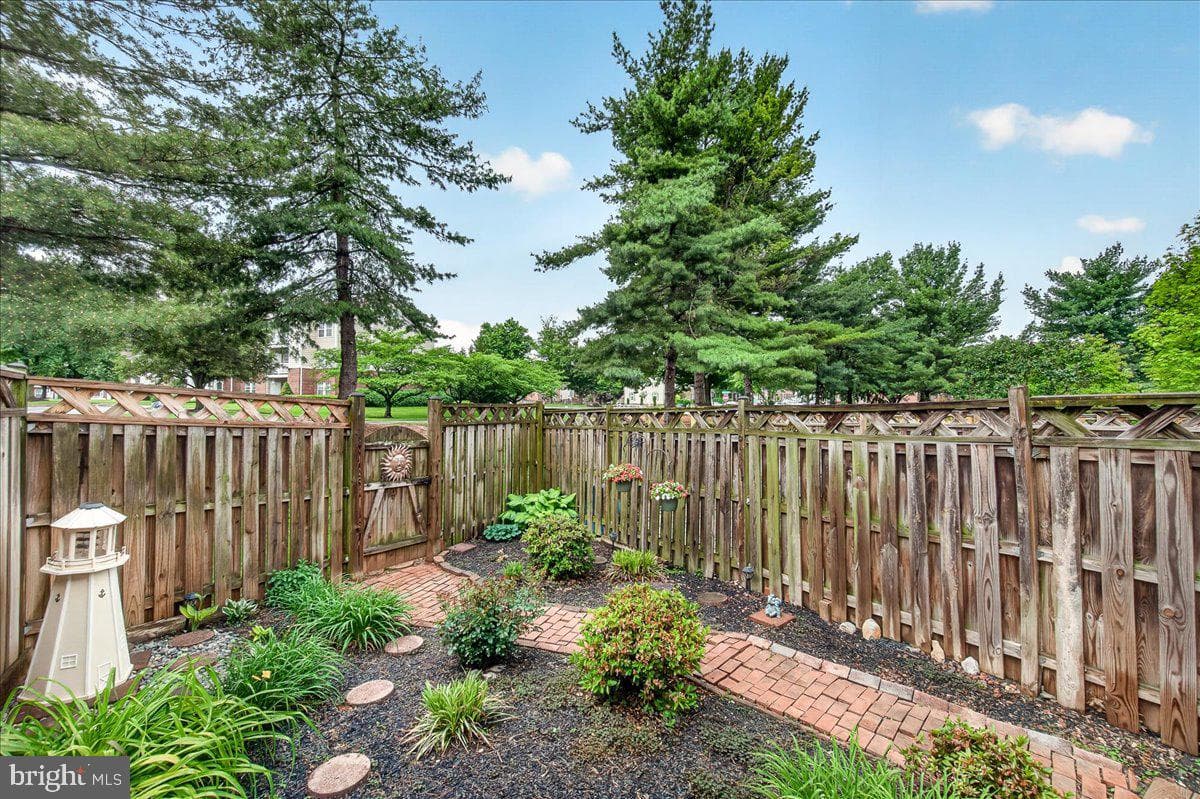 8241 Waterside Court photo 42