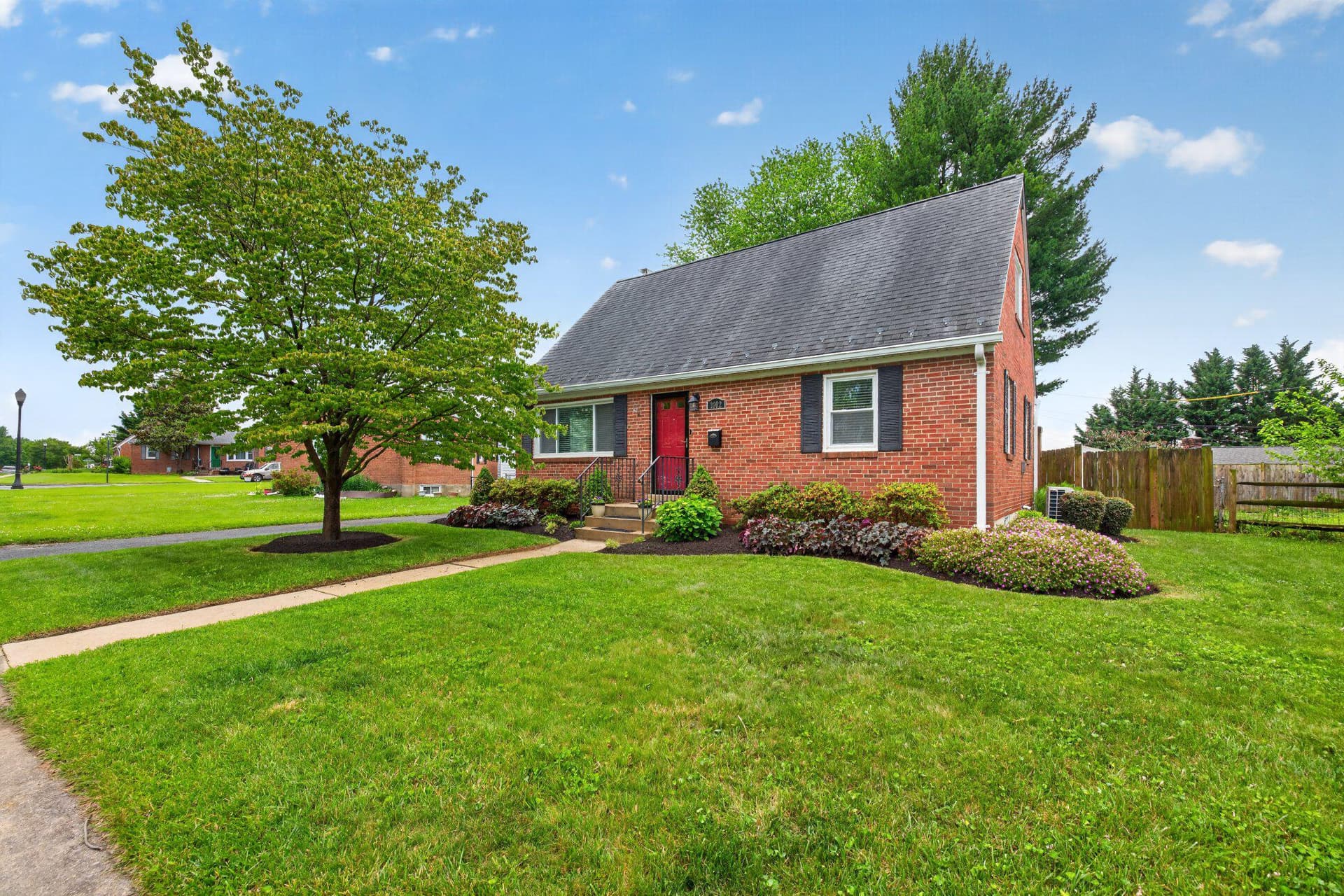 1002 Wilson Place photo 2