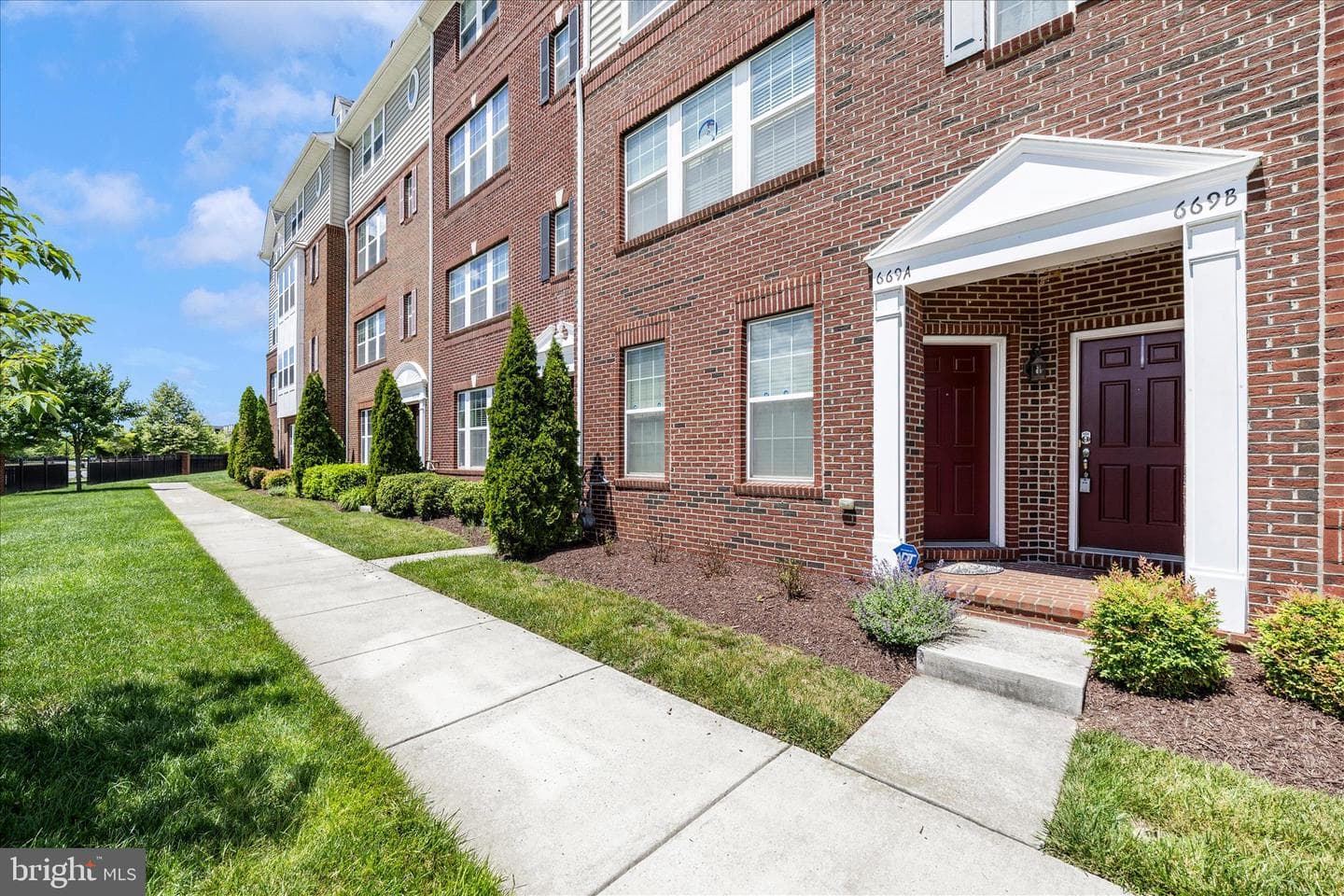 669 E Church Street photo 11
