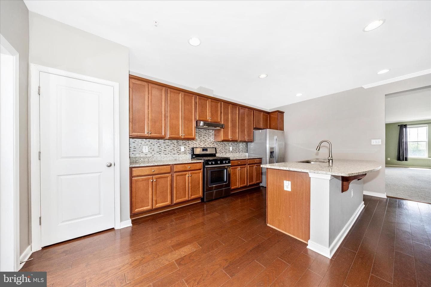 669 E Church Street photo 19
