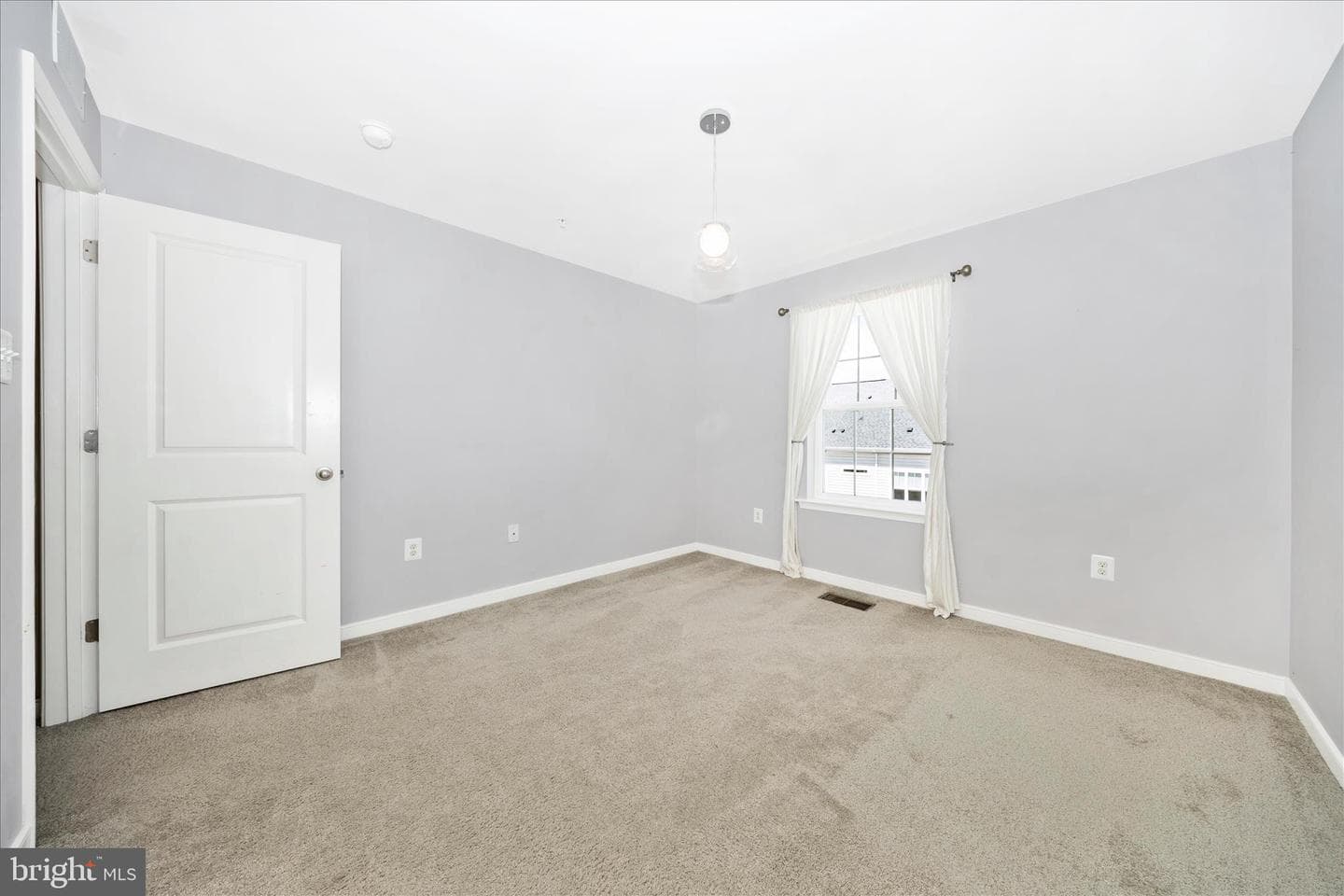669 E Church Street photo 34