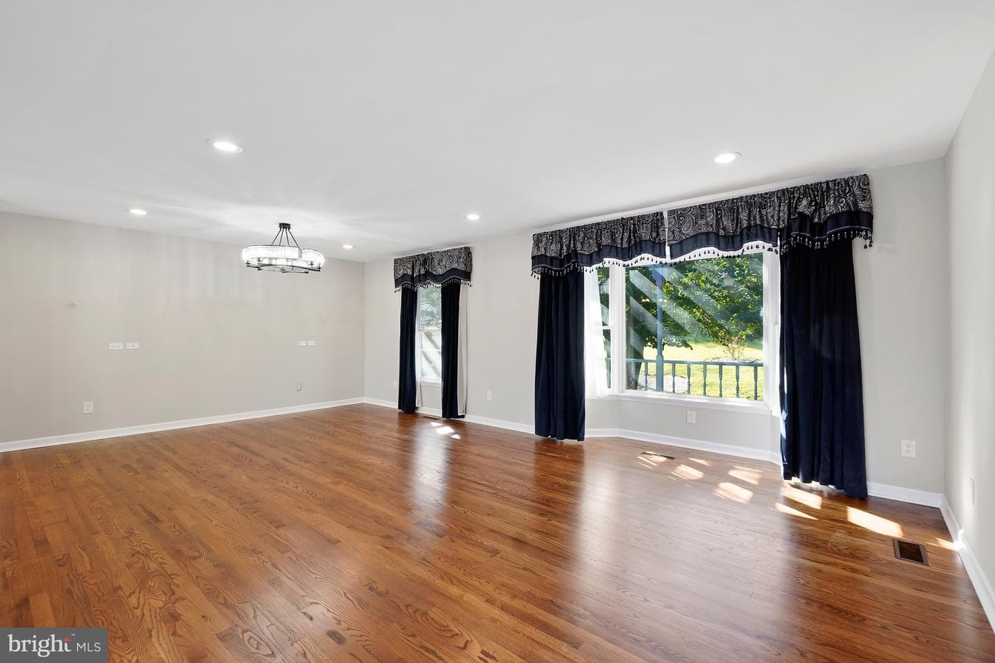 3388 Red Oak Court photo 14