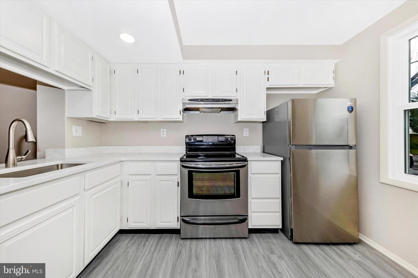 5818 Drawbridge Court photo 6