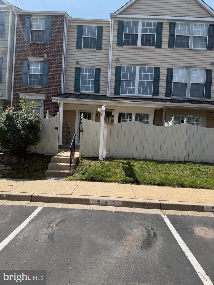 589 Boysenberry Lane photo 12
