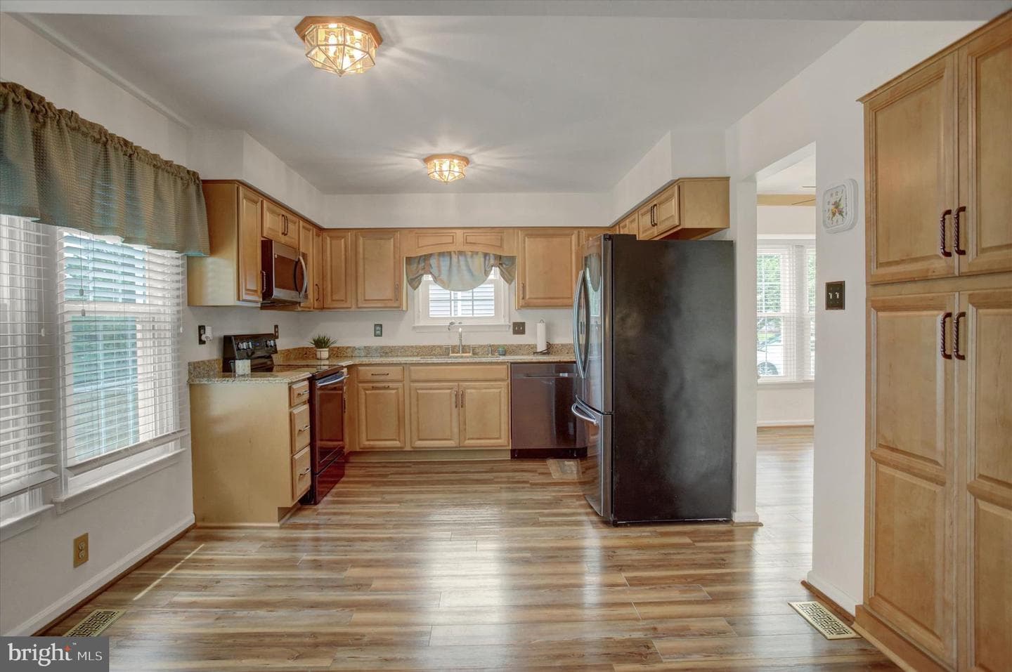 210 Burlington Avenue photo 12