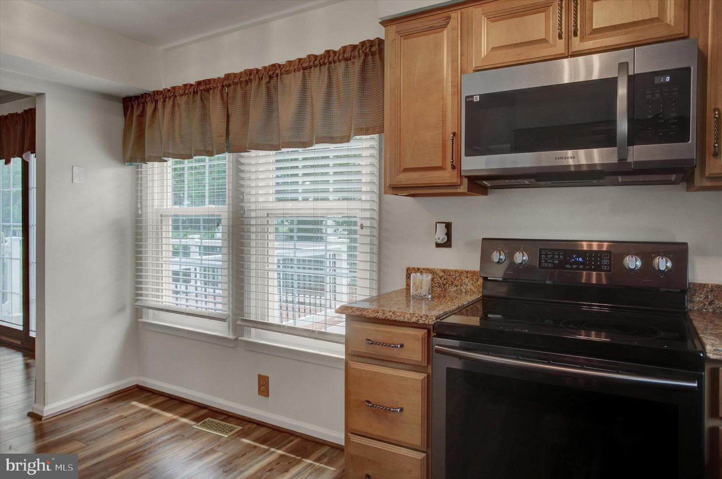 210 Burlington Avenue photo 15