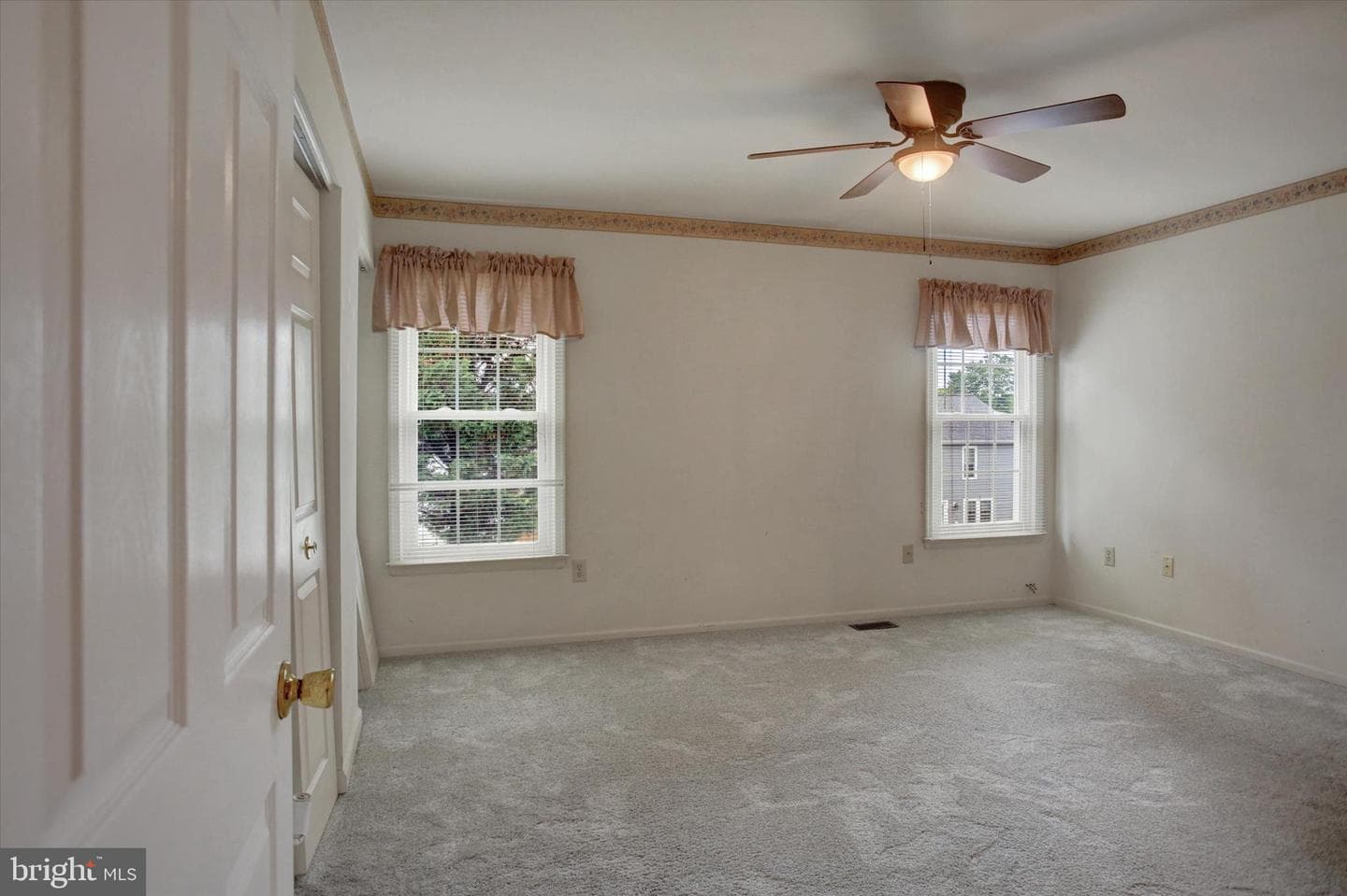 210 Burlington Avenue photo 25