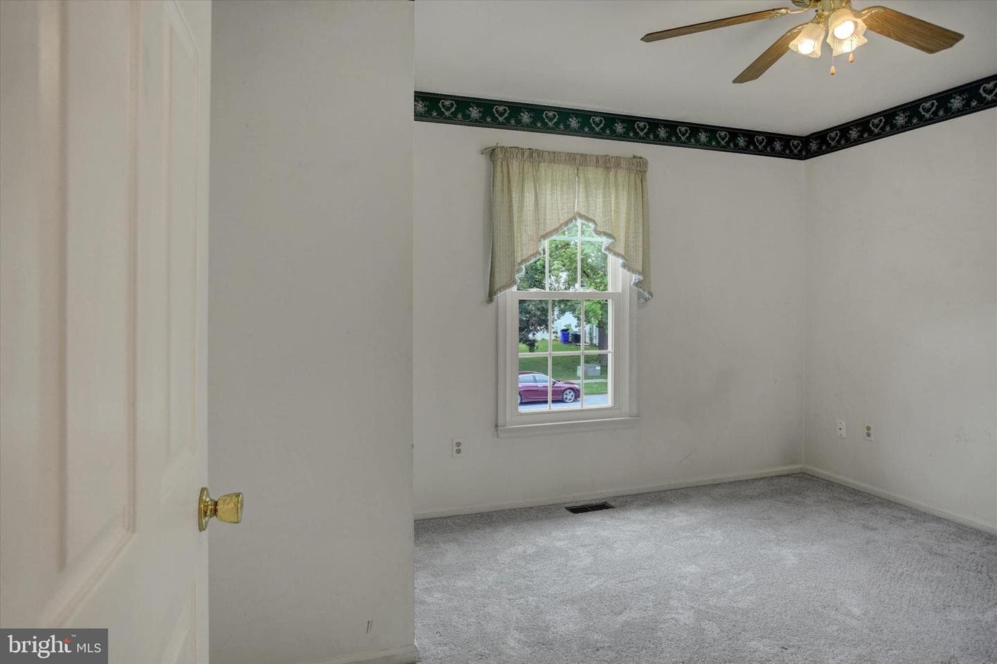 210 Burlington Avenue photo 28
