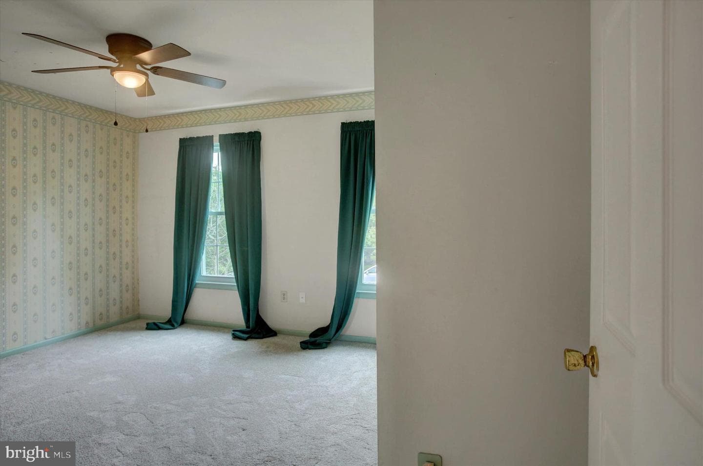 210 Burlington Avenue photo 30