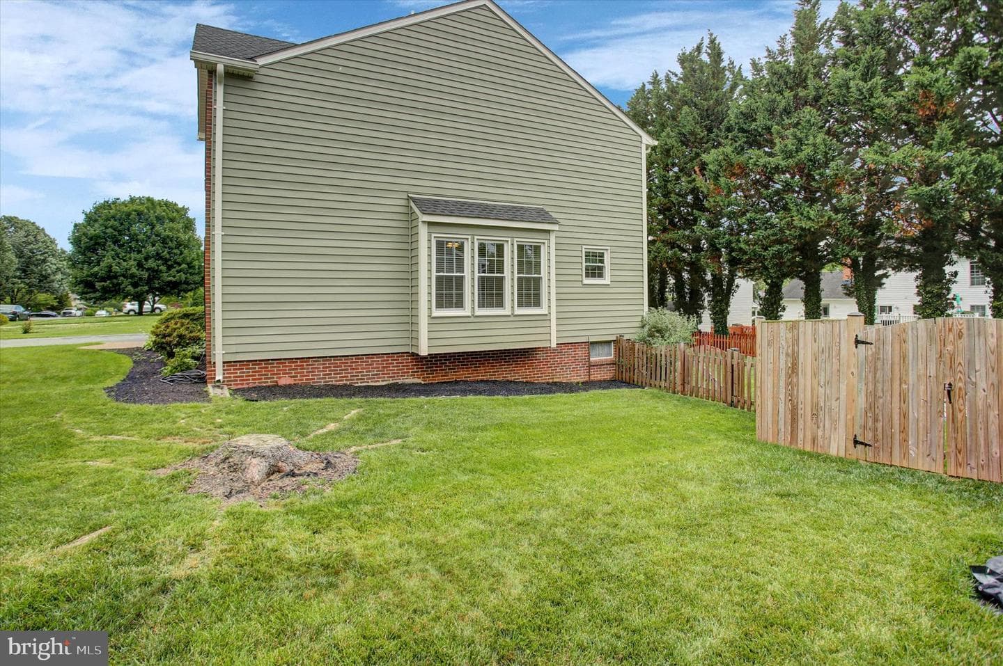 210 Burlington Avenue photo 46