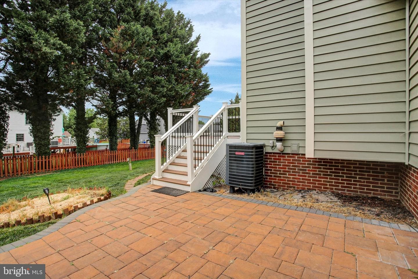 210 Burlington Avenue photo 52