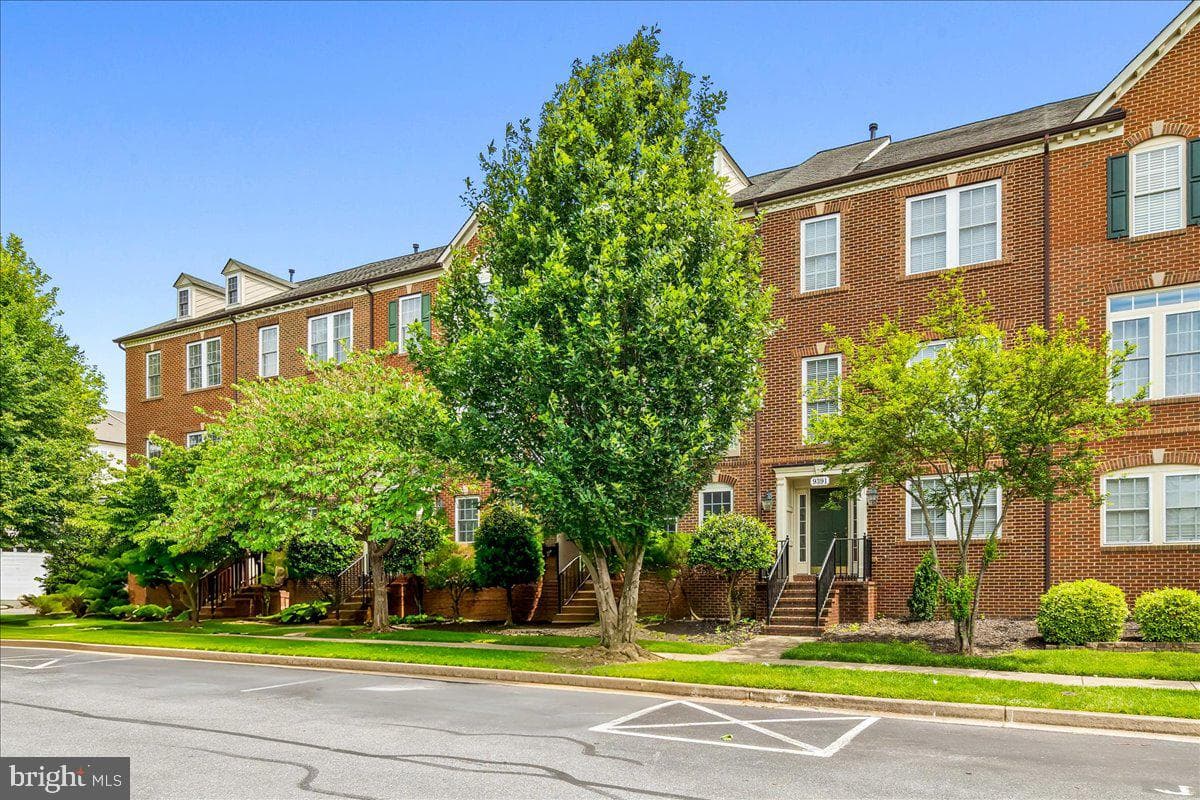 9393 Penrose Street photo 2