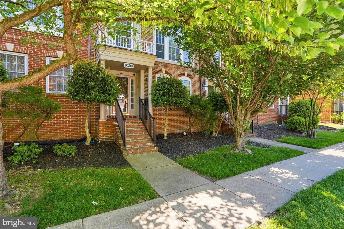 9393 Penrose Street photo 3