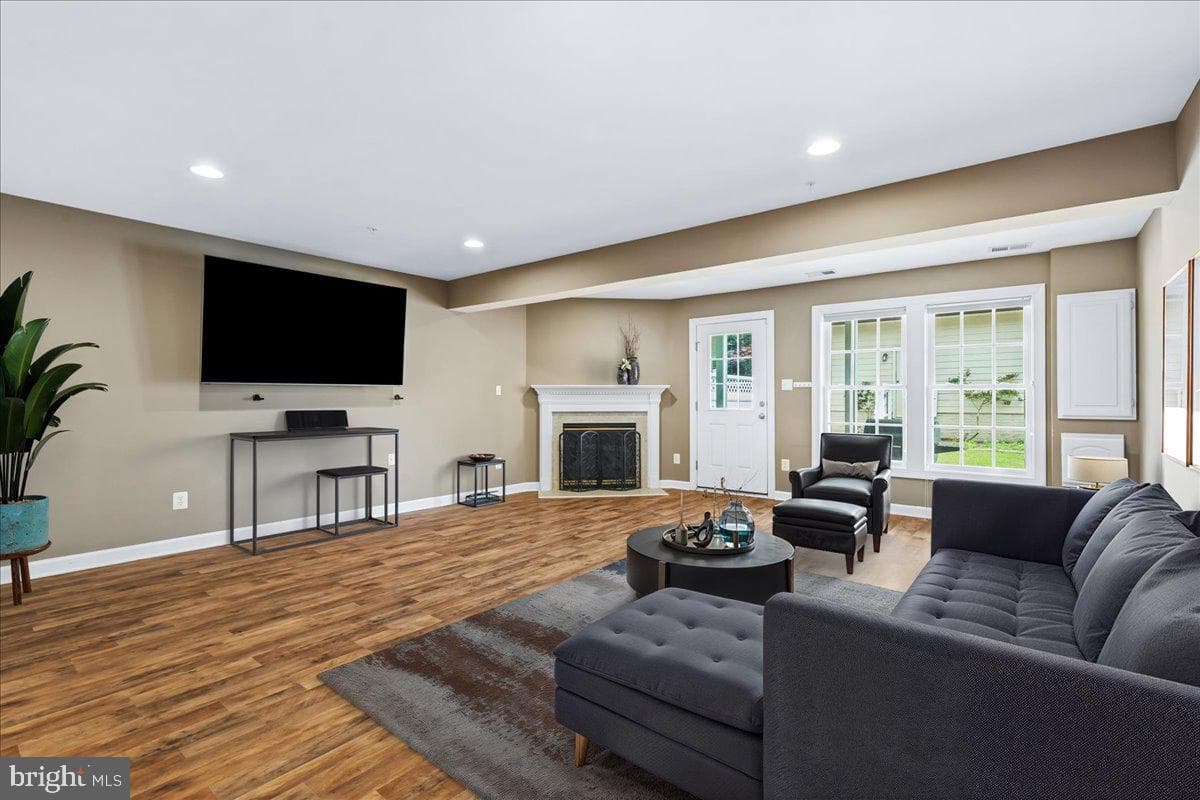 9393 Penrose Street photo 34
